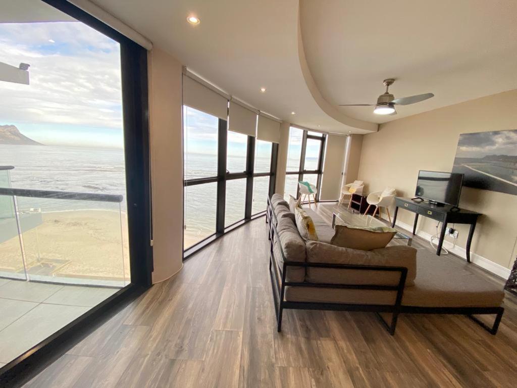 Loddey'S Self Catering Apartments - By Beach Collection สตรานด์ ภายนอก รูปภาพ