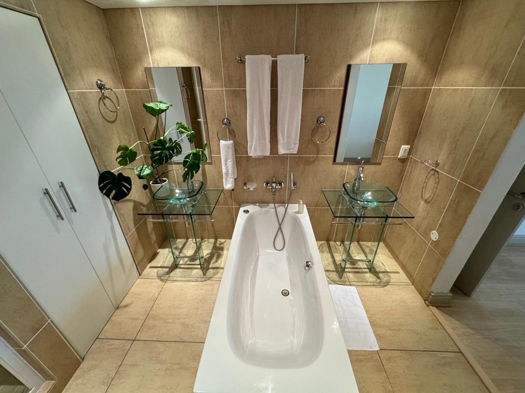 Loddey'S Self Catering Apartments - By Beach Collection สตรานด์ ภายนอก รูปภาพ